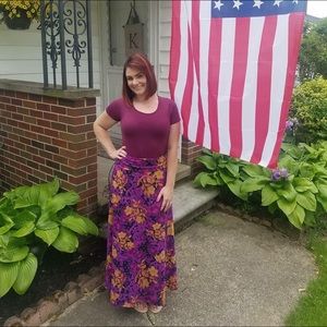 LuLaRoe Classic Tee Wine